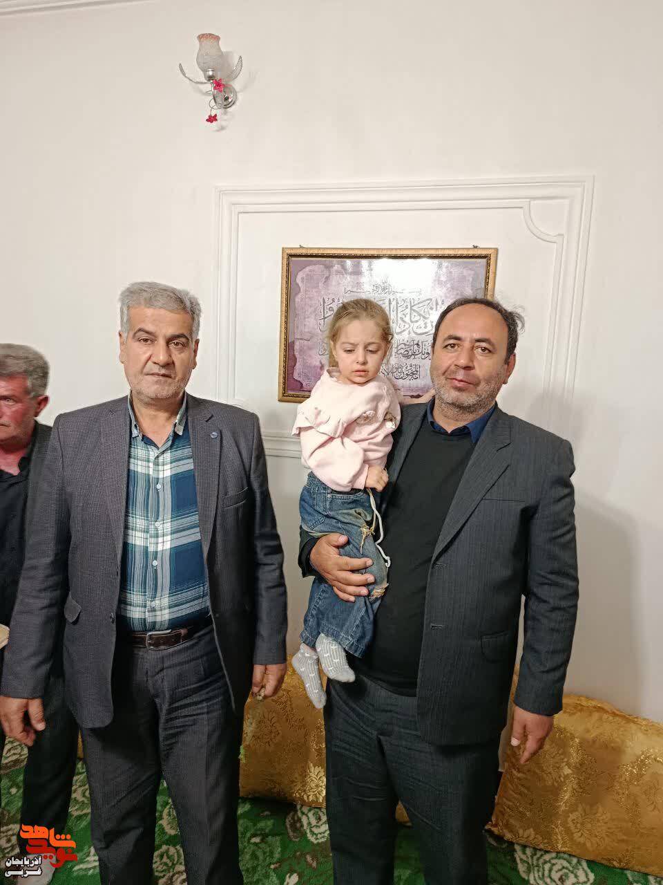 تجلیل مهندس جلیلی مدیرکل بنیاد شهید و امورایثارگران آذربایجان غربی از فرزند شهدا در میاندوآب تجلیل مهندس جلیلی مدیرکل بنیاد شهید و امورایثارگران آذربایجان غربی از فرزند شهدا در میاندوآب