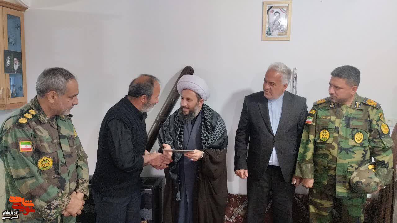 دیدار از خانوادههای شهدای والامقام ارتش در جنگ رمضان در خوی دیدار از خانوادههای شهدای والامقام ارتش در جنگ رمضان در خوی
