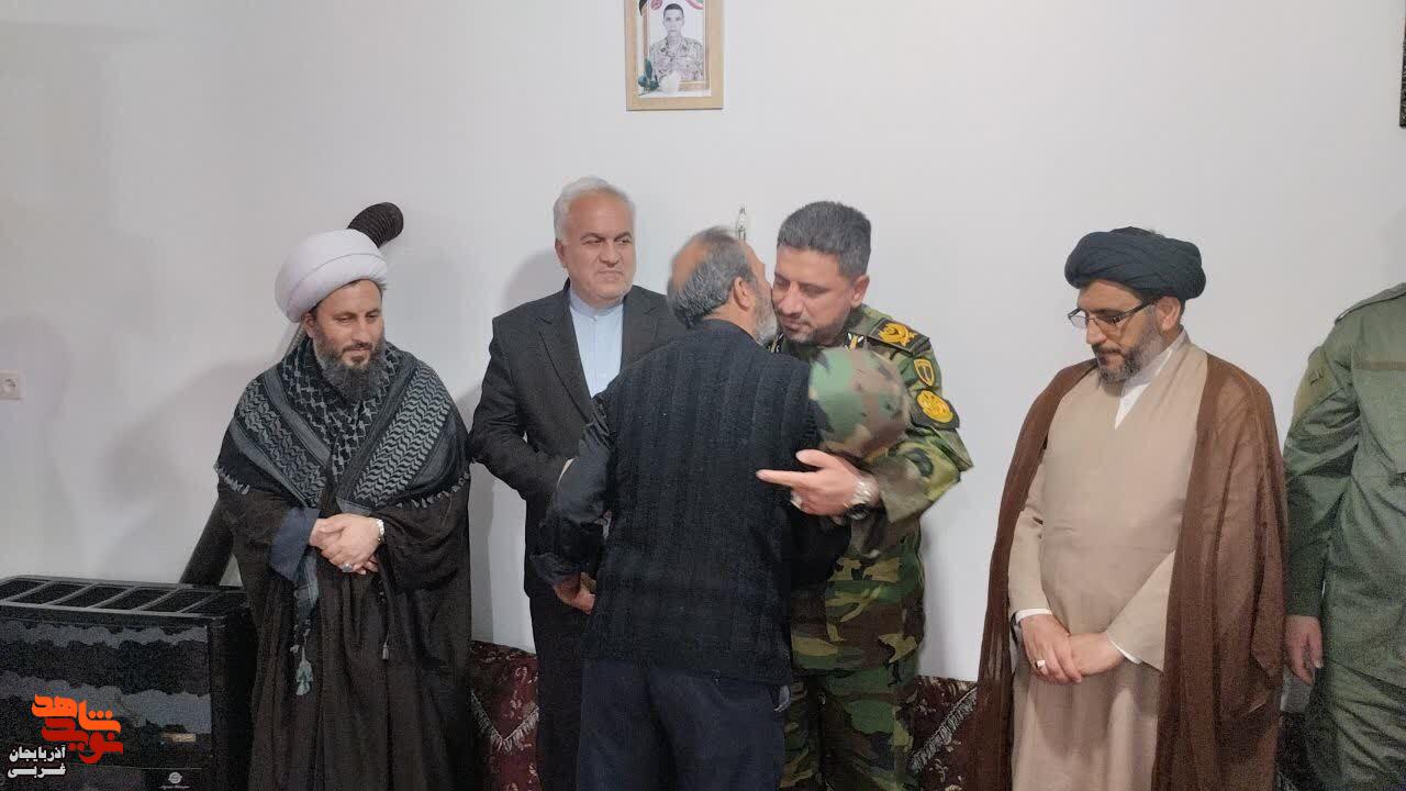 دیدار از خانوادههای شهدای والامقام ارتش در جنگ رمضان در خوی دیدار از خانوادههای شهدای والامقام ارتش در جنگ رمضان در خوی