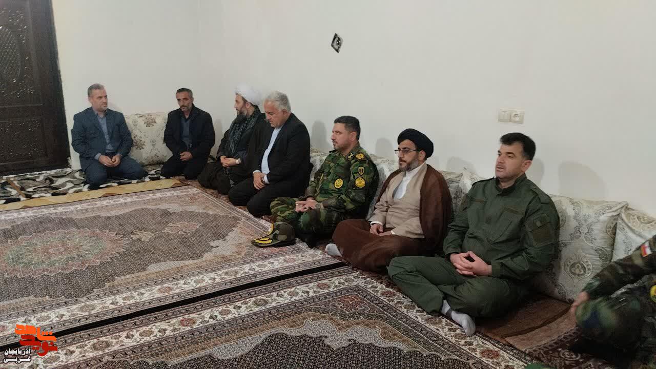 دیدار از خانوادههای شهدای والامقام ارتش در جنگ رمضان در خوی دیدار از خانوادههای شهدای والامقام ارتش در جنگ رمضان در خوی