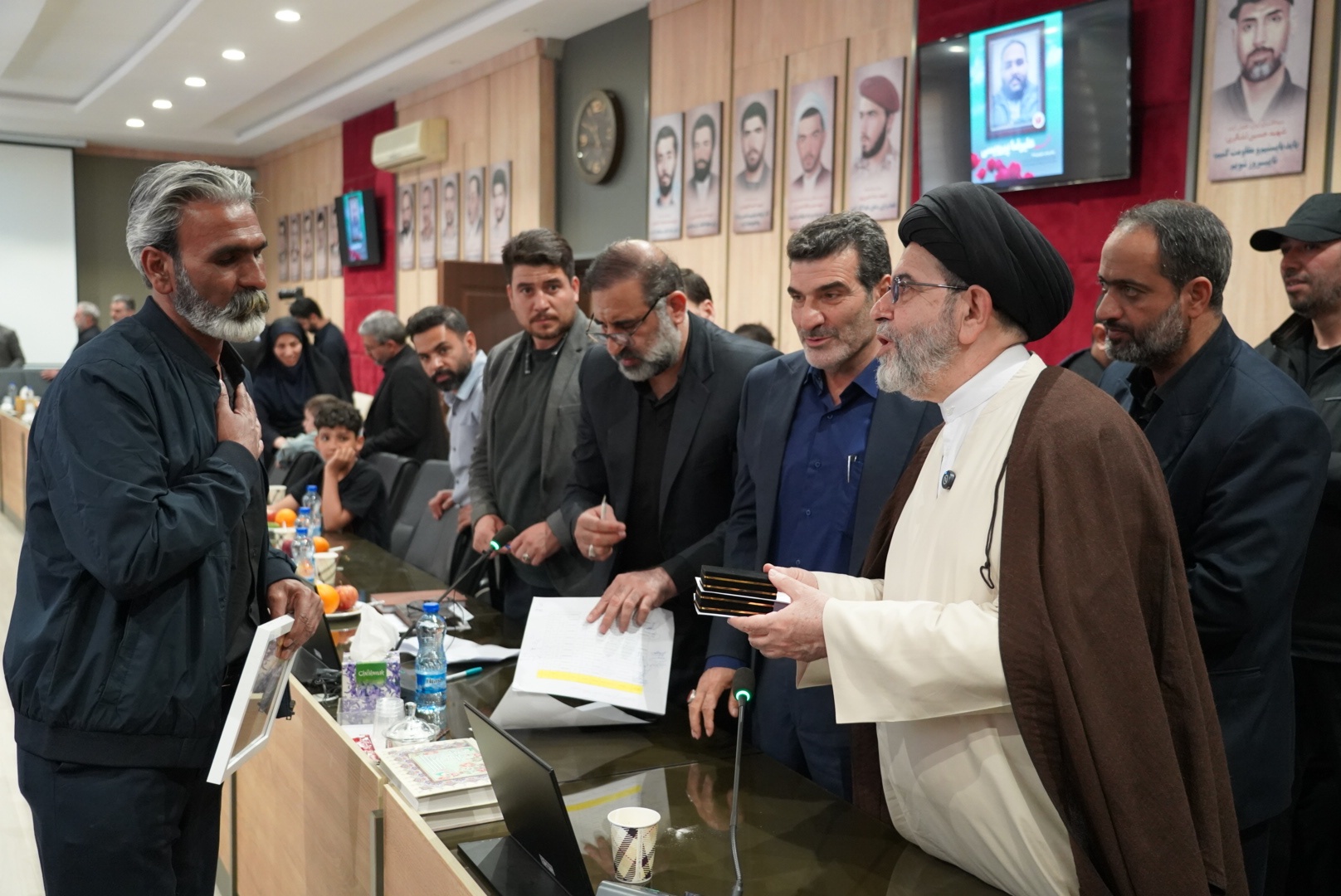 گزارش تصویری | تجلیل از خانوادههای شهدای جنگ تحمیلی سوم گزارش تصویری | تجلیل از خانوادههای شهدای جنگ تحمیلی سوم