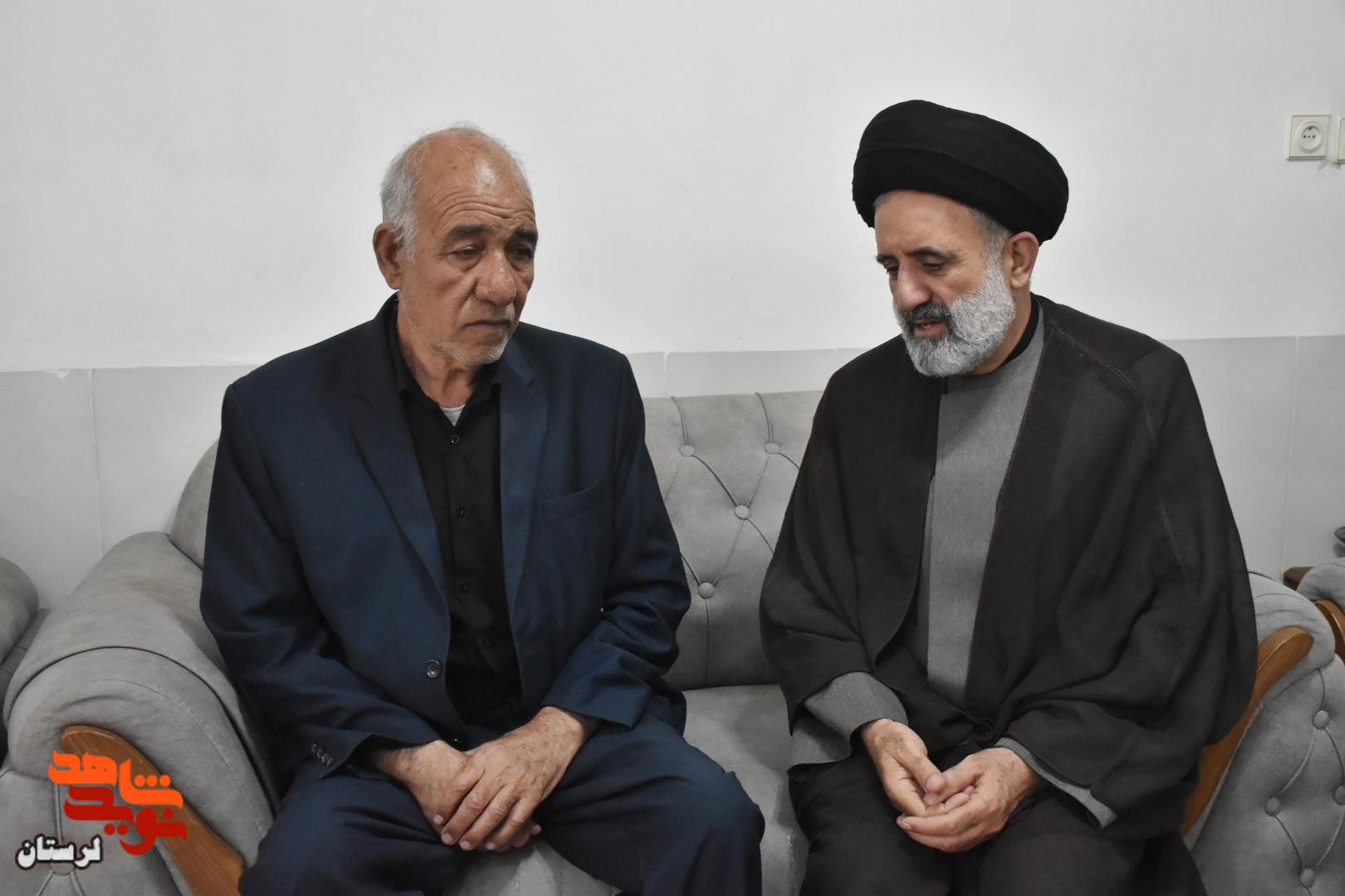 تکریم خانواده «شهید افشین فولادی و شهیده لیلا قلی پور» توسط نماینده ولی فقیه در بنیاد شهید
