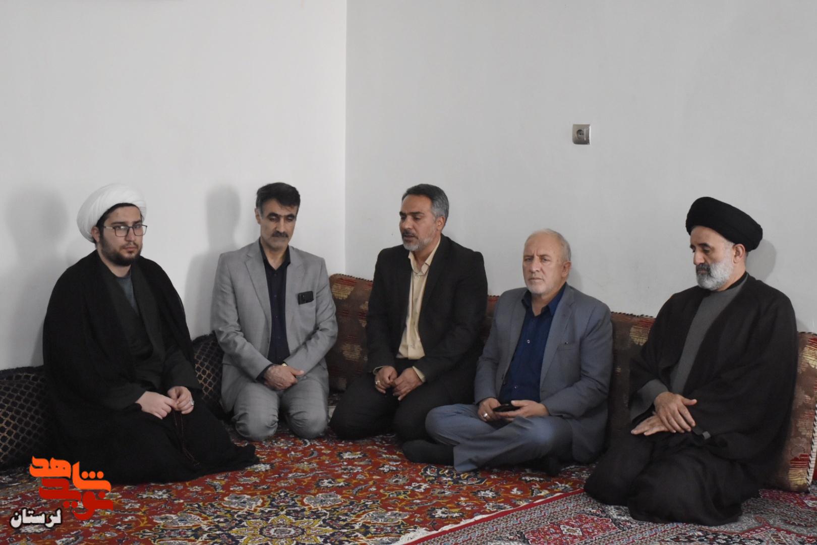 تکریم خانواده «شهید افشین فولادی و شهیده لیلا قلی پور» توسط نماینده ولی فقیه در بنیاد شهید