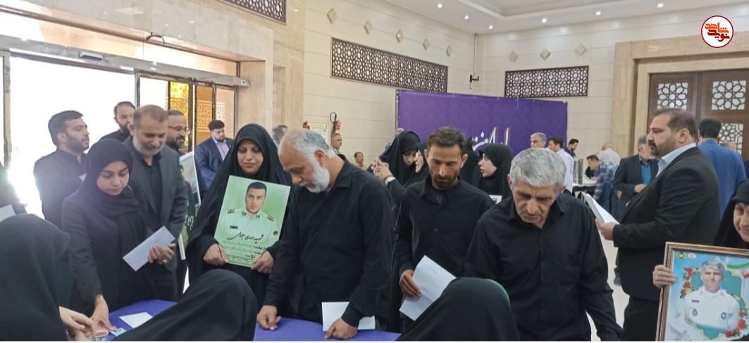 گزارش تصویری/ برگزاری مراسم تجلیل و تکریم خانوادههای شهدای جنگ رمضان در خوزستان / بخش دوم گزارش تصویری/ برگزاری مراسم تجلیل و تکریم خانوادههای شهدای جنگ رمضان در خوزستان / بخش دوم