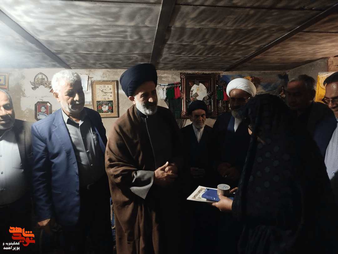دیدار صمیمی نماینده ولیفقیه در بنیاد شهید با خانوادههای شهدای جنگ رمضان دیدار صمیمی نماینده ولیفقیه در بنیاد شهید با خانوادههای شهدای جنگ رمضان
