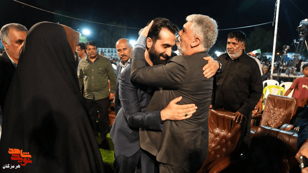 تجلیل وزیر فرهنگ از خانواده شهید تنگسیری تجلیل وزیر فرهنگ از خانواده شهید تنگسیری