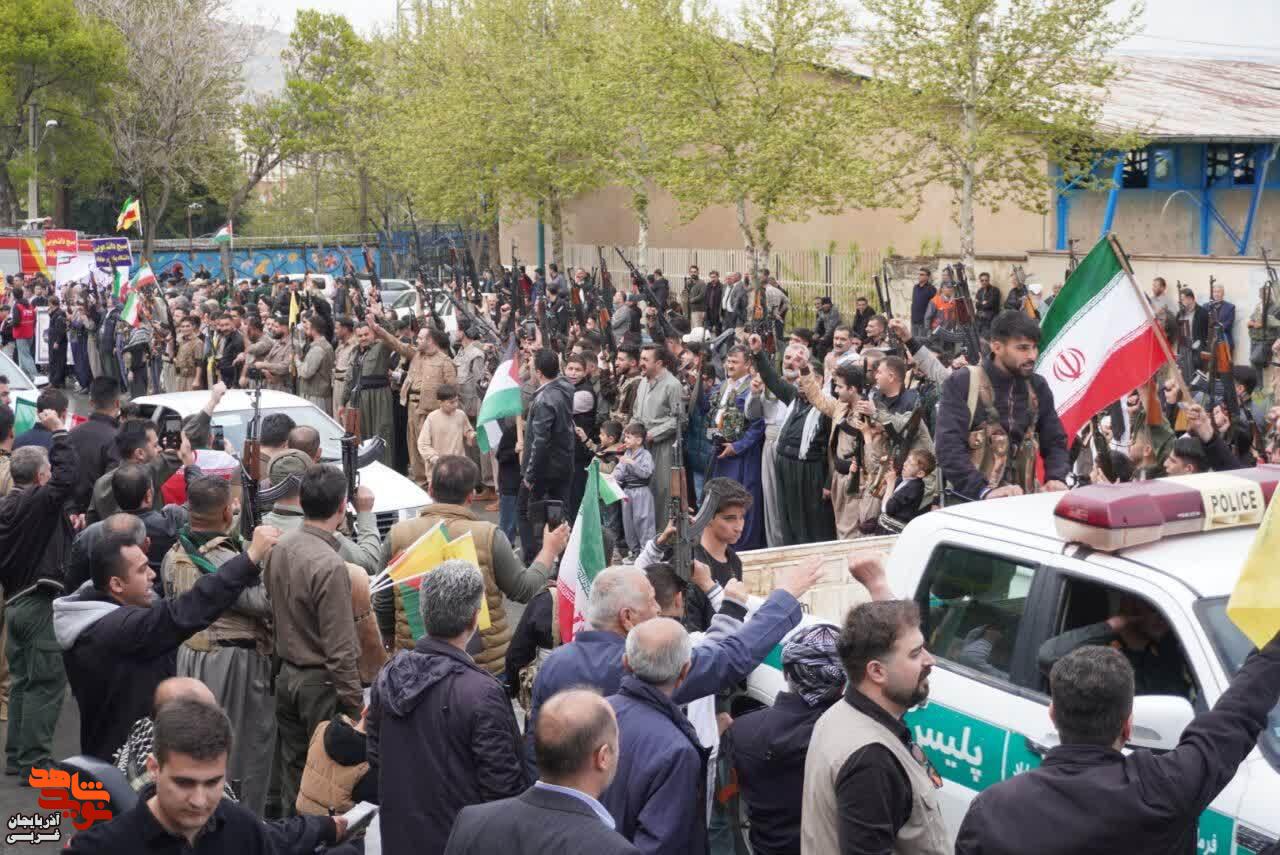 نمایش عظیم اقتدار ملی و رزمایش سراسری جانفدا برای ایران امام رضایی در شهرستان مهاباد نمایش عظیم اقتدار ملی و رزمایش سراسری جانفدا برای ایران امام رضایی در شهرستان مهاباد