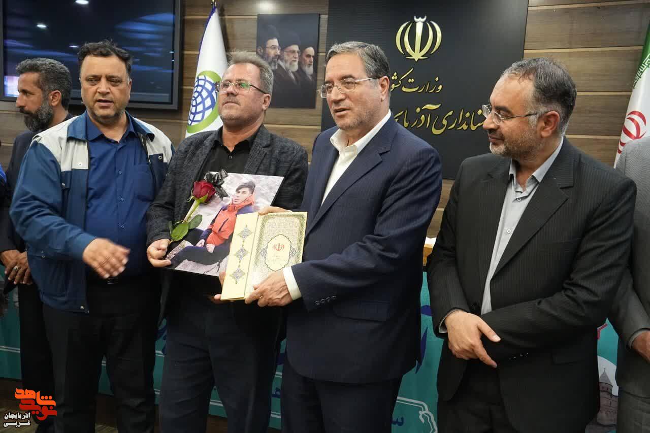 برگزاری نشست صمیمی استاندار آذربایجانغربی با خانوادههای معزز شهدای کارگری برگزاری نشست صمیمی استاندار آذربایجانغربی با خانوادههای معزز شهدای کارگری