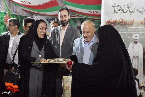 مراسم تجلیل از اساتید شاهد و ایثارگر برتر لرستان به مناسبت هفته معلم