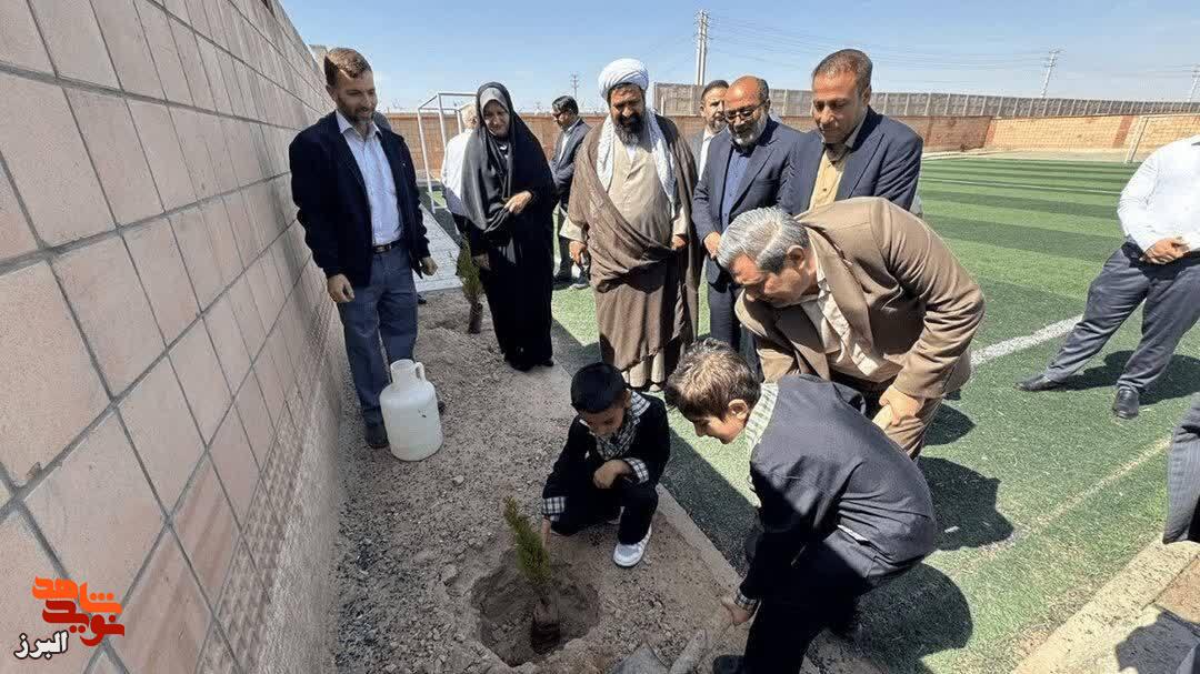 هر نهال، یادوارهای برای شهدا؛ گامی برای ساخت آیندهای سبز در چهارباغ هر نهال، یادوارهای برای شهدا؛ گامی برای ساخت آیندهای سبز در چهارباغ