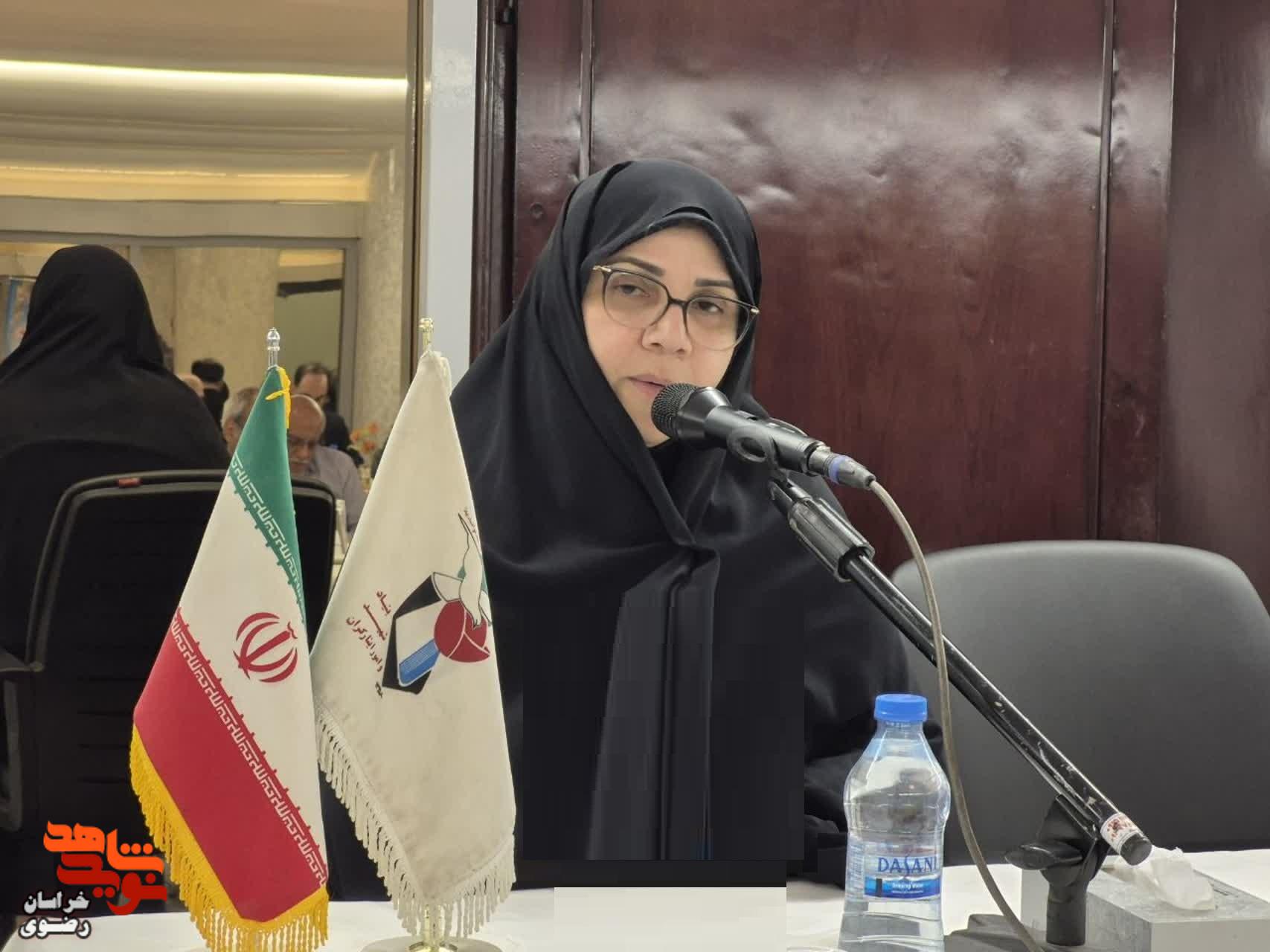 تجلیل از خادمان خانواده شهدا و ایثارگران در مشهد مقدس تجلیل از خادمان خانواده شهدا و ایثارگران در مشهد مقدس