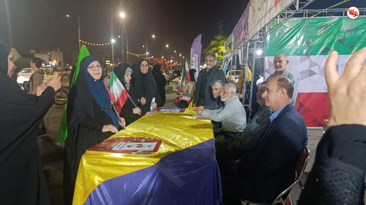 گزارش تصویری/ برگزاری میز خدمت در غرفههای فرهنگی پردیس «سلام شهید» در اهواز گزارش تصویری/ برگزاری میز خدمت در غرفههای فرهنگی پردیس «سلام شهید» در اهواز