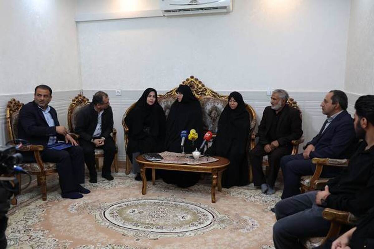 دیدار معاون تعاون و امور اجتماعی بنیاد شهید و امور ایثارگران با خانواده شهیدان محتشم در قرچک