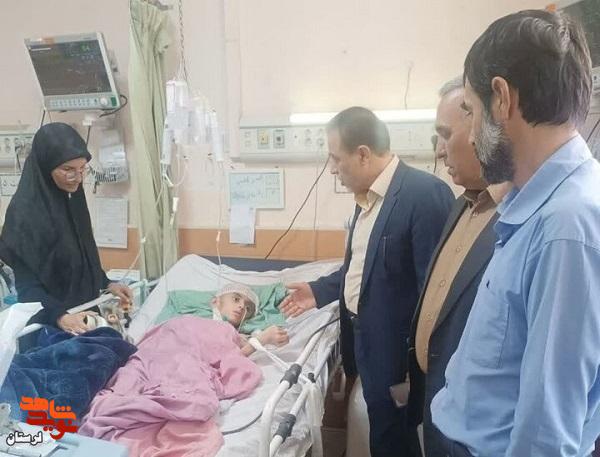 عیادت مسئولان بنیاد شهید لرستان از دانشآموز مجروح جنگ رمضان عیادت مسئولان بنیاد شهید لرستان از دانشآموز مجروح جنگ رمضان