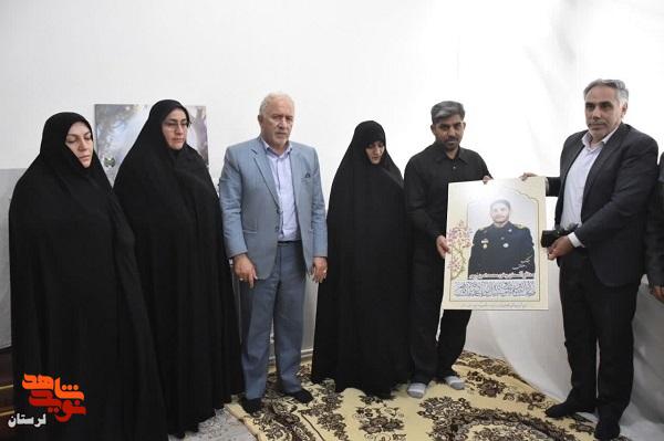 دیدار مدیرکل بنیاد شهید لرستان با خانواده خلبان شهید «محمد امینی پور»