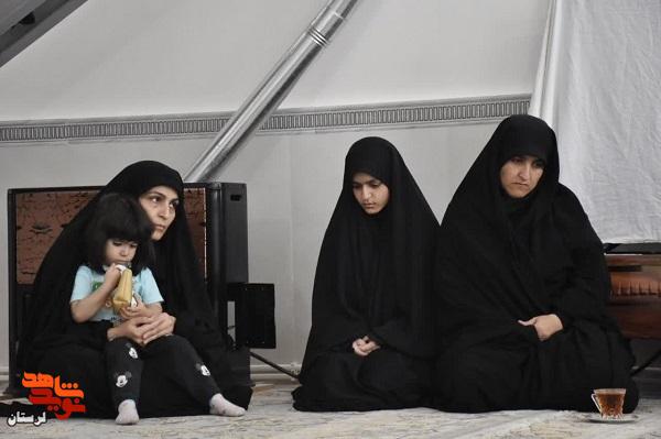 دیدار مدیرکل بنیاد شهید لرستان با خانواده خلبان شهید «محمد امینی پور»