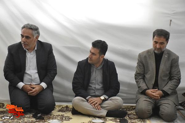دیدار مدیرکل بنیاد شهید لرستان با خانواده خلبان شهید «محمد امینی پور»