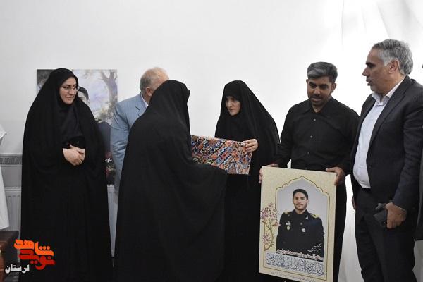 دیدار مدیرکل بنیاد شهید لرستان با خانواده خلبان شهید «محمد امینی پور»