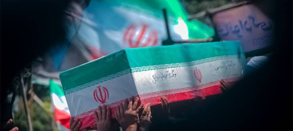 صبر و استقامت خانواده شهدا مایه عزت ملت ایران است صبر و استقامت خانواده شهدا مایه عزت ملت ایران است