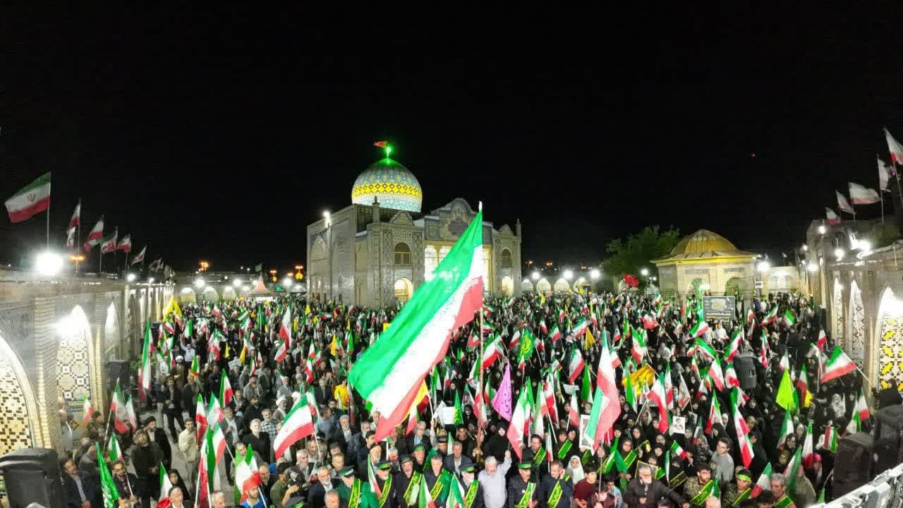 از امامزاده اسماعیل(ع) تا گلزار شهدای قزوین؛ کاروان انتقام سخت با شهدا بیعت کرد از امامزاده اسماعیل(ع) تا گلزار شهدای قزوین؛ کاروان انتقام سخت با شهدا بیعت کرد
