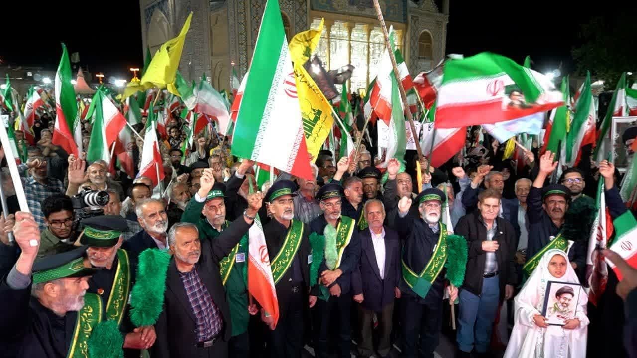 از امامزاده اسماعیل(ع) تا گلزار شهدای قزوین؛ کاروان انتقام سخت با شهدا بیعت کرد از امامزاده اسماعیل(ع) تا گلزار شهدای قزوین؛ کاروان انتقام سخت با شهدا بیعت کرد