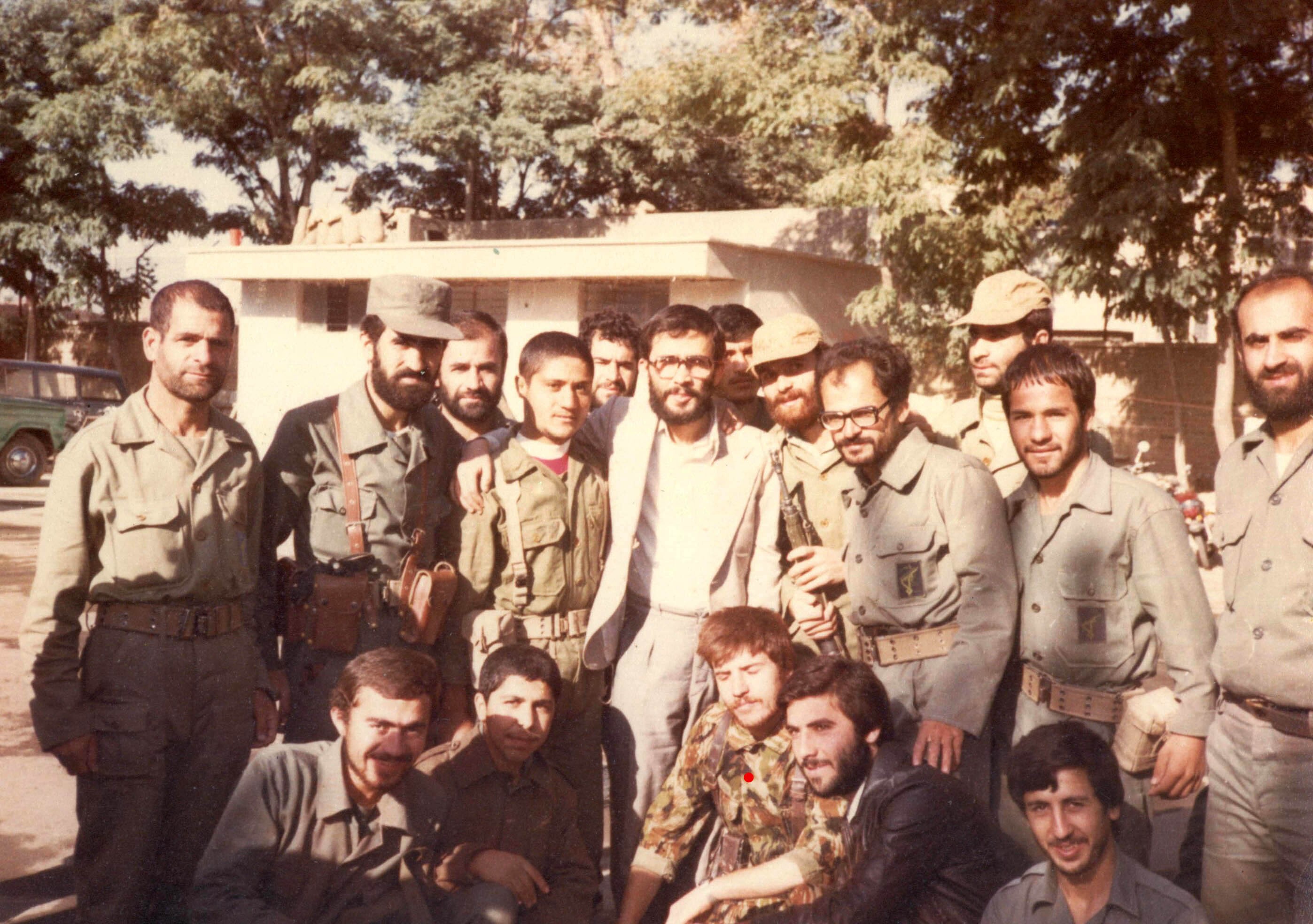 آلبوم عکس شهید «محمدعلی مشاطان» از جبهه تا شهادت آلبوم عکس شهید «محمدعلی مشاطان» از جبهه تا شهادت
