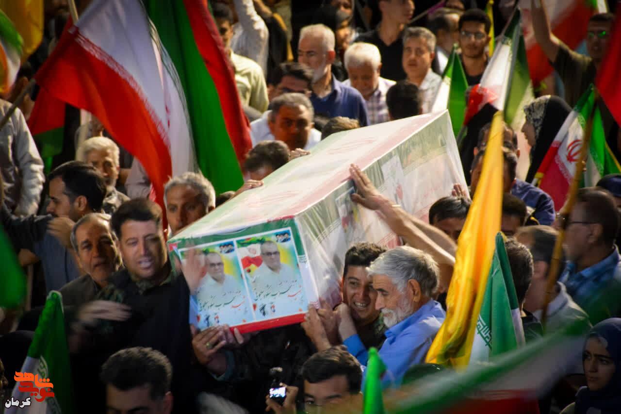 موکب «پردیس سلام شهید» در آغوش شهید شکوه سلجوقی موکب «پردیس سلام شهید» در آغوش شهید شکوه سلجوقی