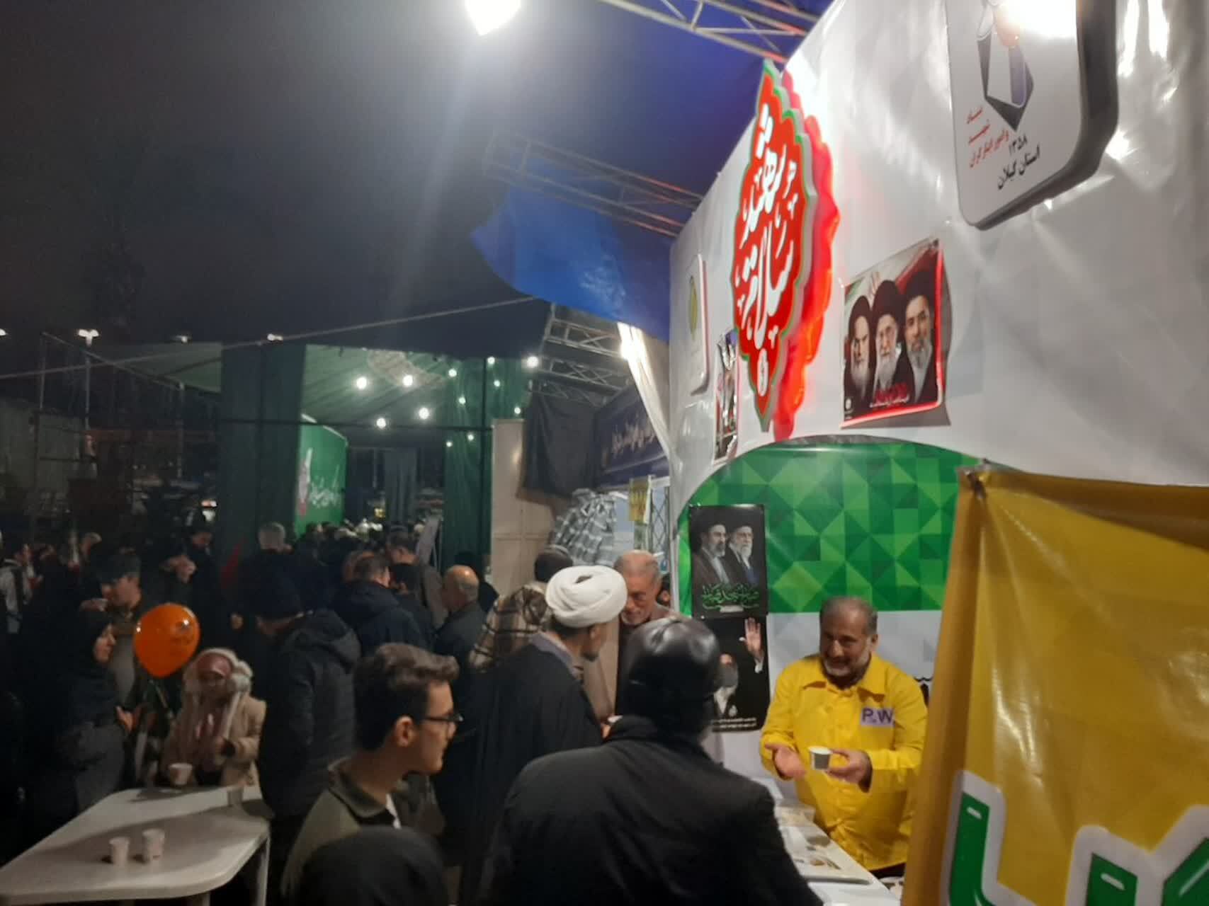 موکب آزادگان گیلانی در میدان شهدای ذهاب رشت همنوا با ملت ایران در شبهای جنگ رمضان موکب آزادگان گیلانی در میدان شهدای ذهاب رشت همنوا با ملت ایران در شبهای جنگ رمضان