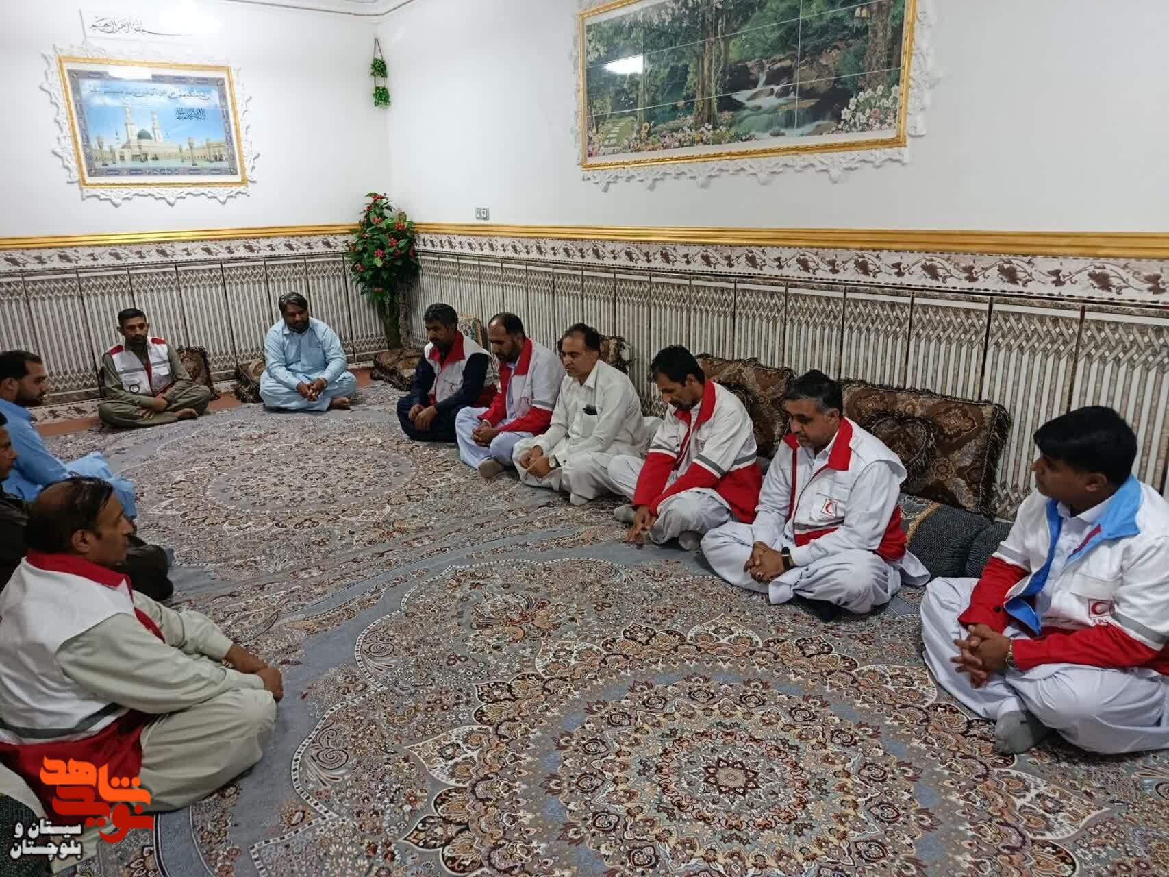 تجلیل از خانواده سه شهید بخش کیشکور شهرستان سرباز به مناسبت هفته هلالاحمر تجلیل از خانواده سه شهید بخش کیشکور شهرستان سرباز به مناسبت هفته هلالاحمر