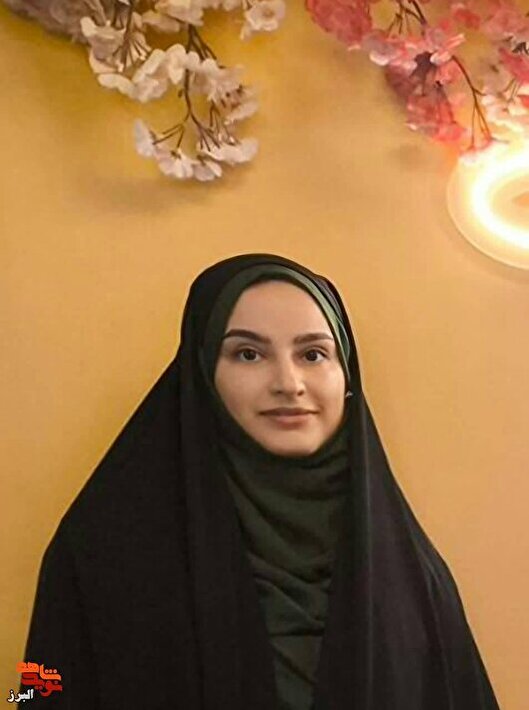 معلمی که با نماز شب به آسمان رفت؛ روایت زندگی شهیده محدثه علیزاده