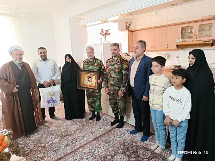 دیدار فرماندهان ارتش با خانواده شهید غریب اسارت در خراسان رضوی دیدار فرماندهان ارتش با خانواده شهید غریب اسارت در خراسان رضوی
