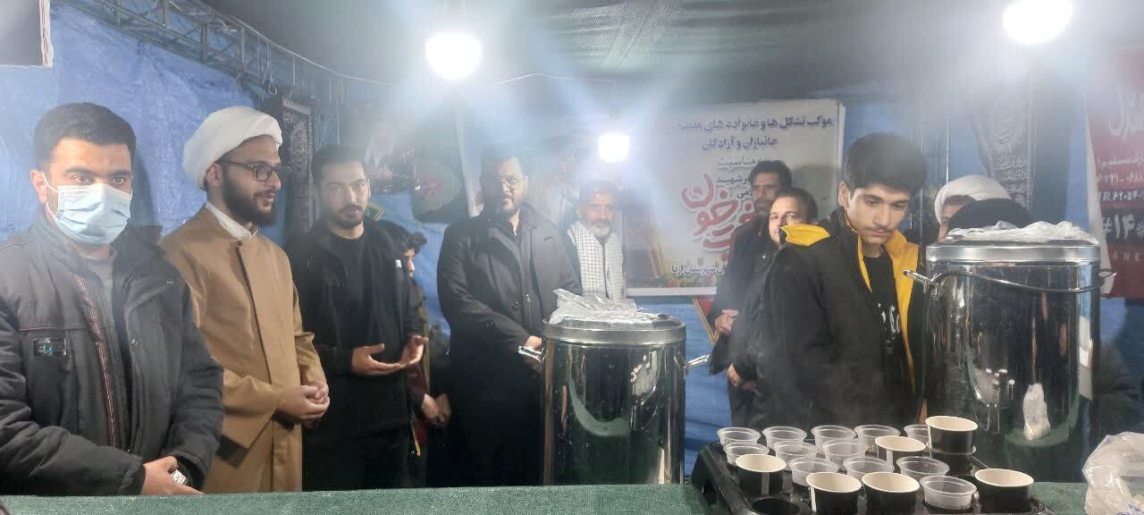 برپایی موکب خادمان شهدای غریب در اجتماعات شبانه مردم ازنا برپایی موکب خادمان شهدای غریب در اجتماعات شبانه مردم ازنا