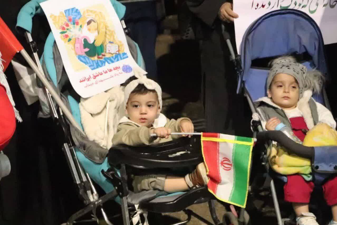 مصلای بزرگ قزوین؛ میعادگاه کودکان با شهدا مصلای بزرگ قزوین؛ میعادگاه کودکان با شهدا