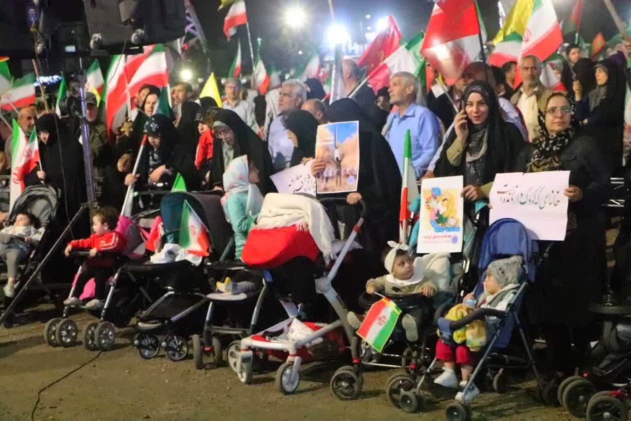 مصلای بزرگ قزوین؛ میعادگاه کودکان با شهدا مصلای بزرگ قزوین؛ میعادگاه کودکان با شهدا