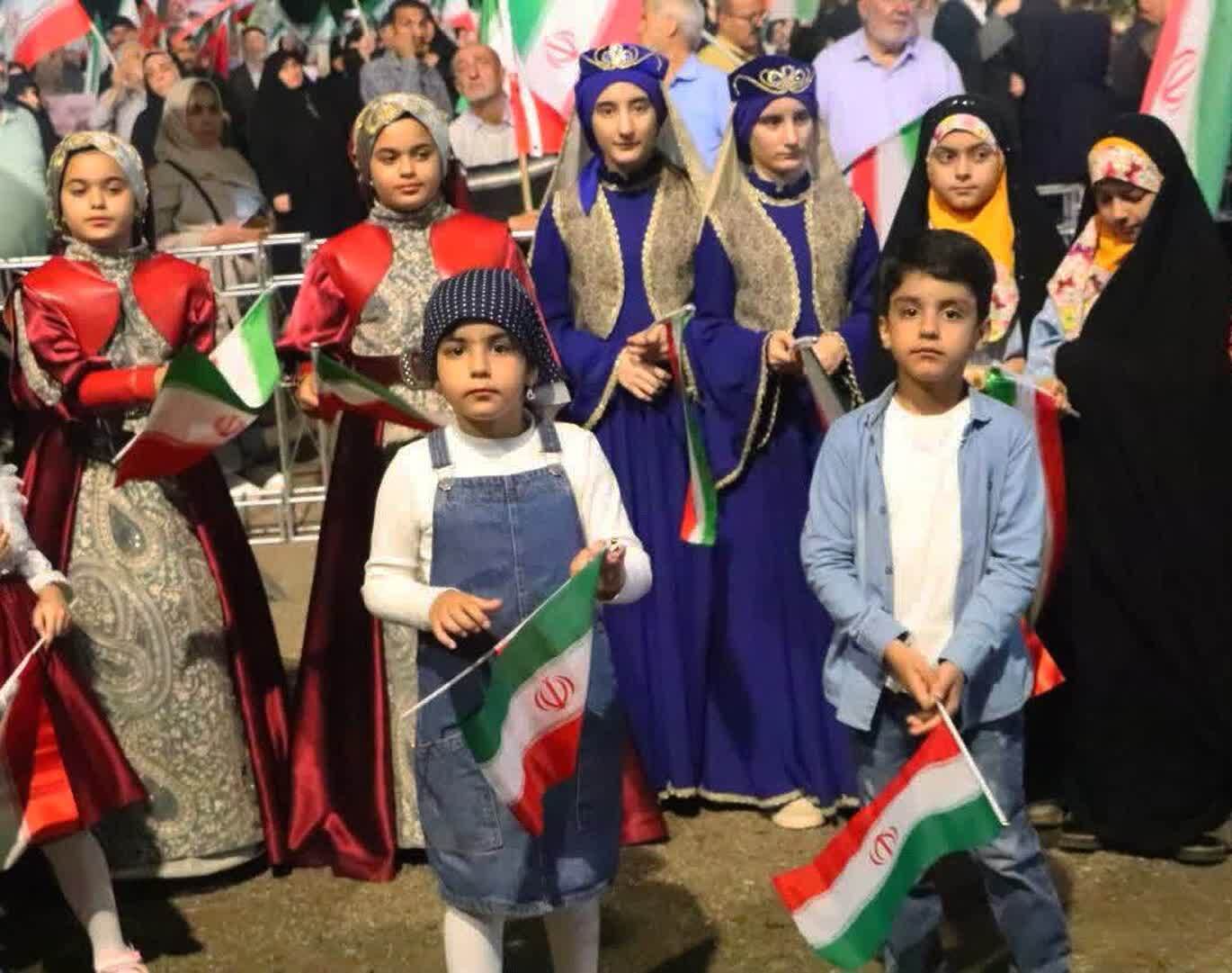 مصلای بزرگ قزوین؛ میعادگاه کودکان با شهدا مصلای بزرگ قزوین؛ میعادگاه کودکان با شهدا