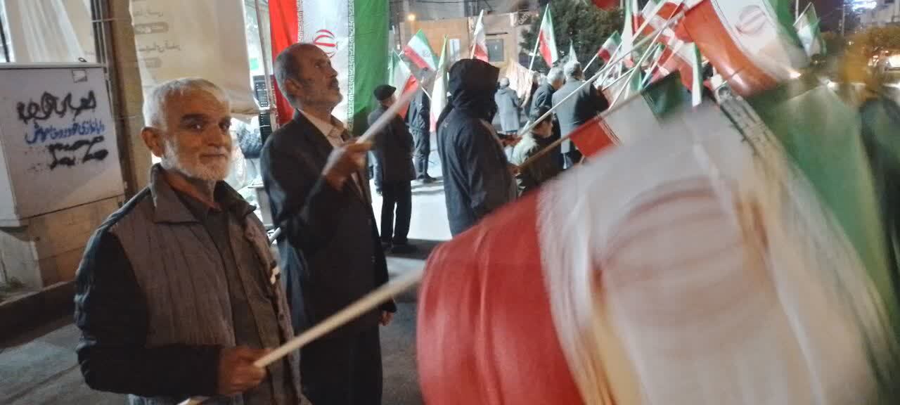 حضور فعال خادمان شهدای غریب فارس در بیعت با رهبری و حمایت از جبهههای سهگانه دفاع حضور فعال خادمان شهدای غریب فارس در بیعت با رهبری و حمایت از جبهههای سهگانه دفاع