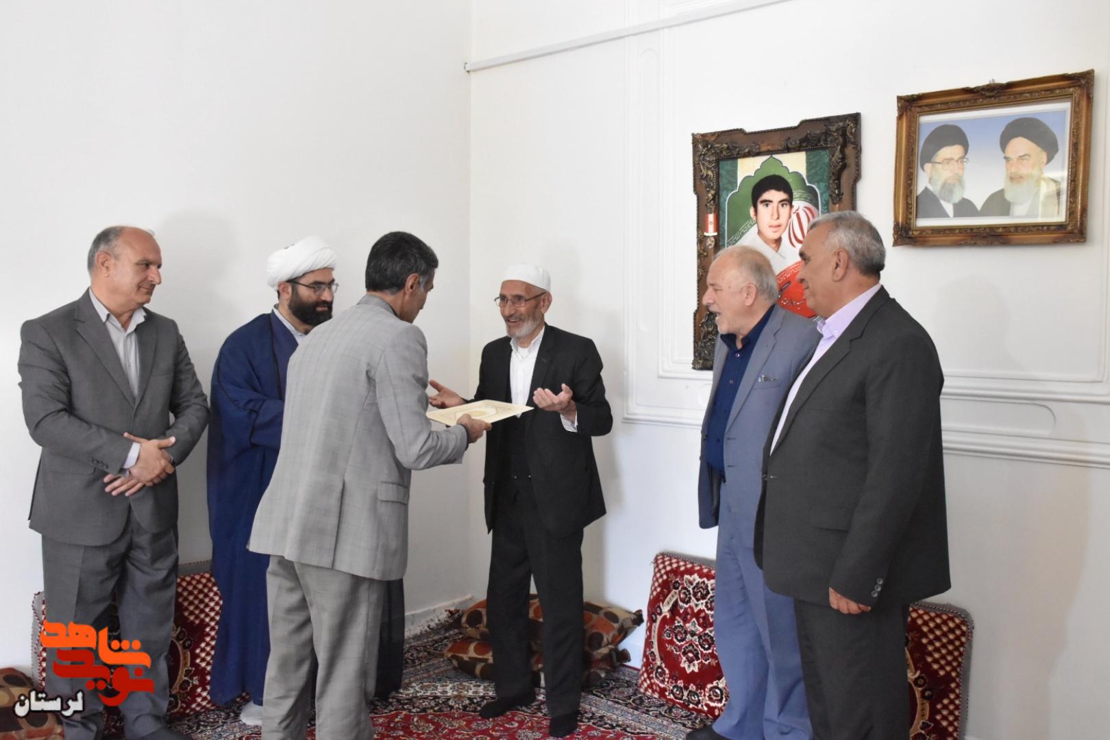 دیدار مدیرکل بنیاد شهید و امور ایثارگران لرستان با خانواده جمعی از شهدای رومشکان