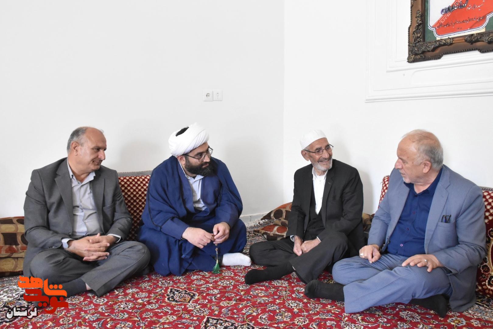 دیدار مدیرکل بنیاد شهید و امور ایثارگران لرستان با خانواده جمعی از شهدای رومشکان