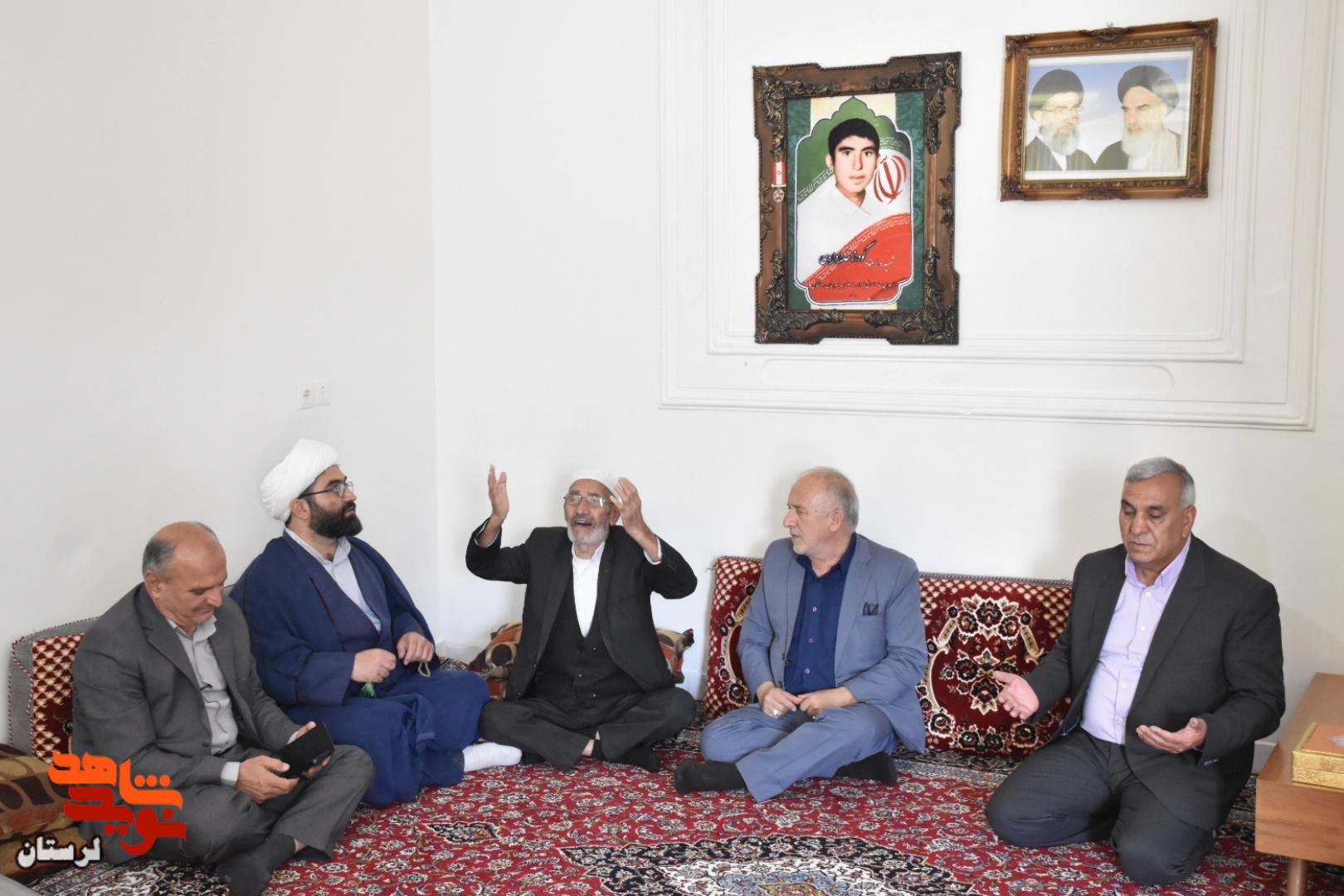 دیدار مدیرکل بنیاد شهید و امور ایثارگران لرستان با خانواده جمعی از شهدای رومشکان