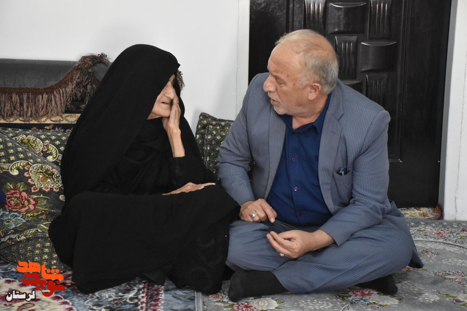 دیدار مدیرکل بنیاد شهید و امور ایثارگران لرستان با خانواده جمعی از شهدای رومشکان