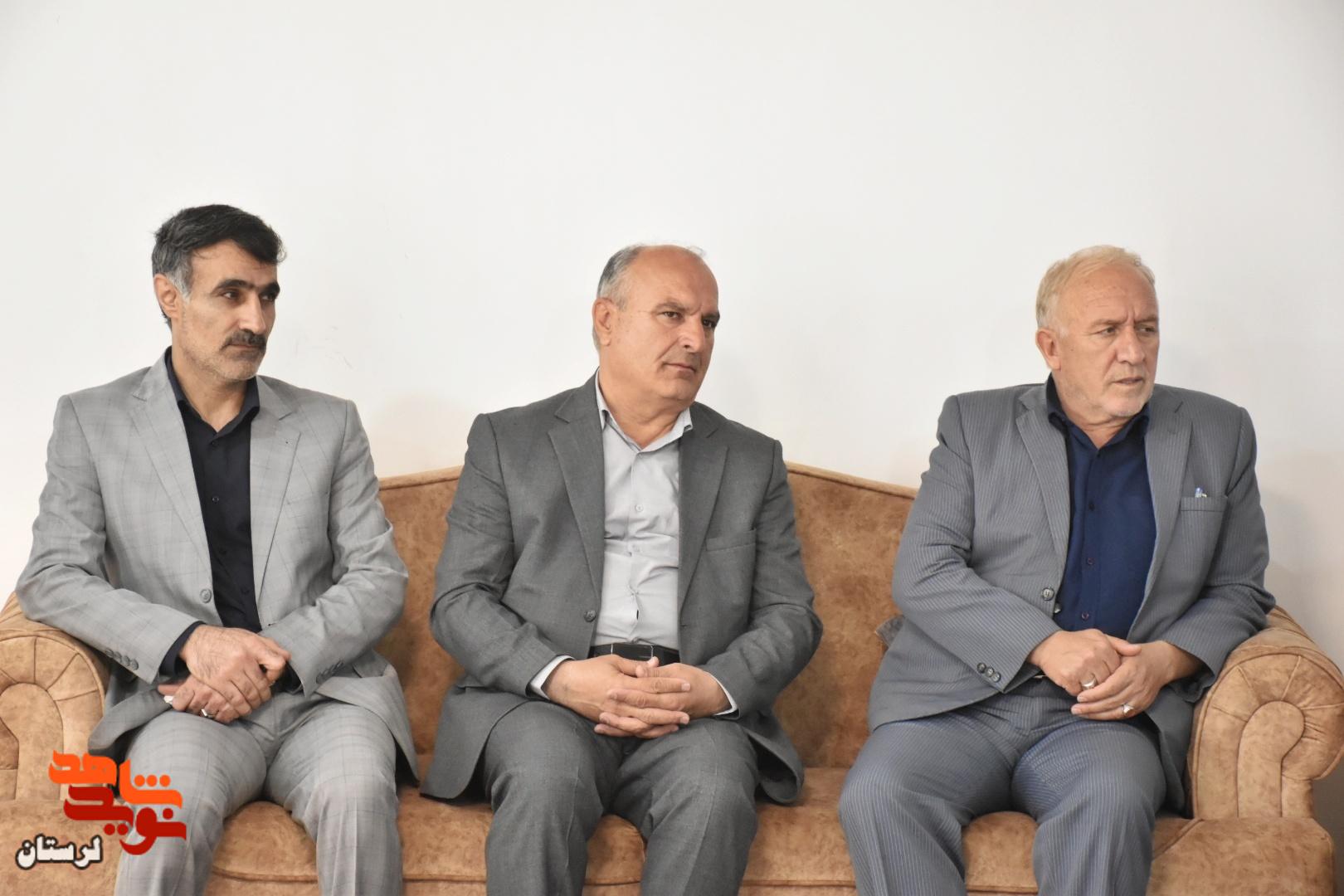 دیدار مدیرکل بنیاد شهید و امور ایثارگران لرستان با خانواده جمعی از شهدای رومشکان