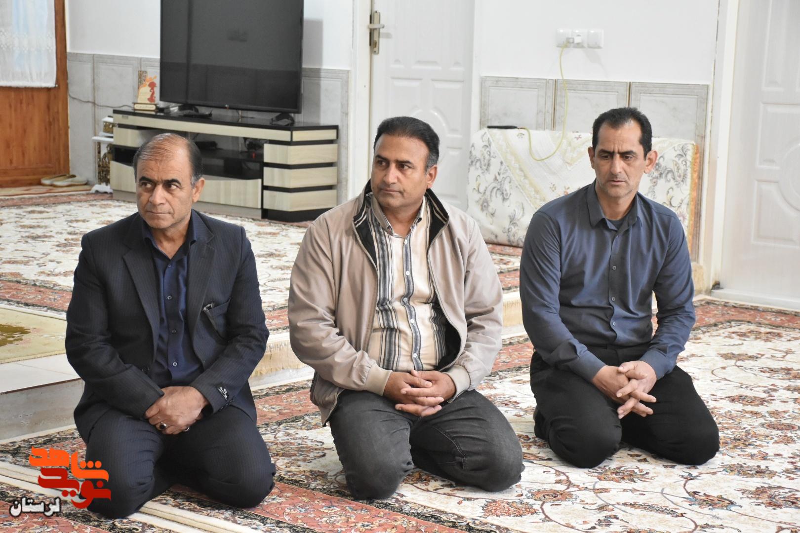 دیدار مدیرکل بنیاد شهید و امور ایثارگران لرستان با خانواده جمعی از شهدای رومشکان