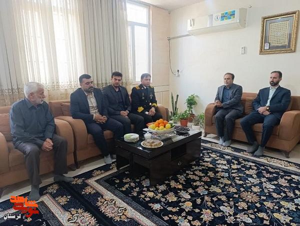 وسایل شهید ناو جماران به خانواده اش تحویل داده شد وسایل شهید ناو جماران به خانواده اش تحویل داده شد