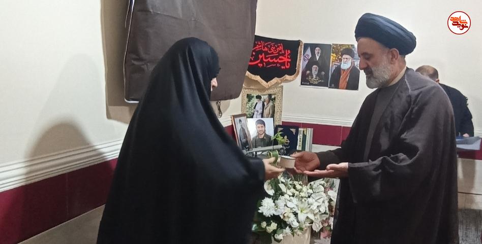 گزارش تصویری/ دیدار نماینده ولی فقیه در بنیاد شهید با ۲ خانواده شهید جنگ رمضان در اهواز
