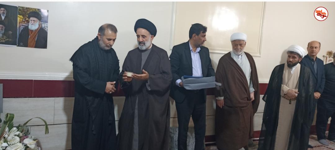 گزارش تصویری/ دیدار نماینده ولی فقیه در بنیاد شهید با ۲ خانواده شهید جنگ رمضان در اهواز