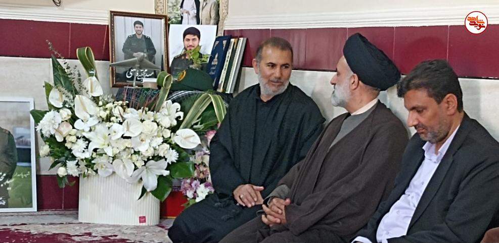گزارش تصویری/ دیدار نماینده ولی فقیه در بنیاد شهید با ۲ خانواده شهید جنگ رمضان در اهواز