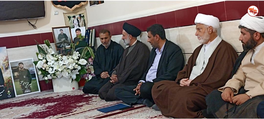 گزارش تصویری/ دیدار نماینده ولی فقیه در بنیاد شهید با ۲ خانواده شهید جنگ رمضان در اهواز