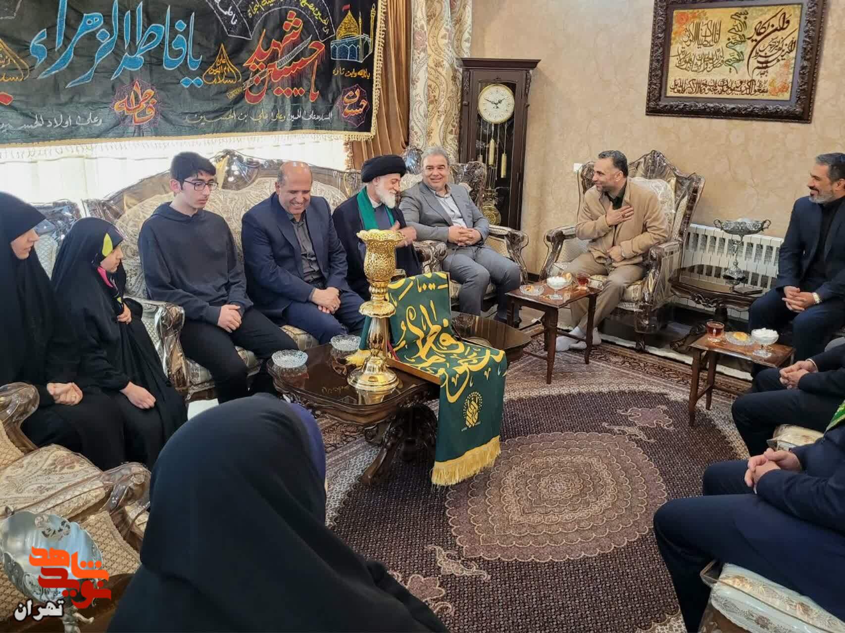 تجلیل از دختران شهیدان «خاکسار و دمیرچی» در دهه کرامت تجلیل از دختران شهیدان «خاکسار و دمیرچی» در دهه کرامت