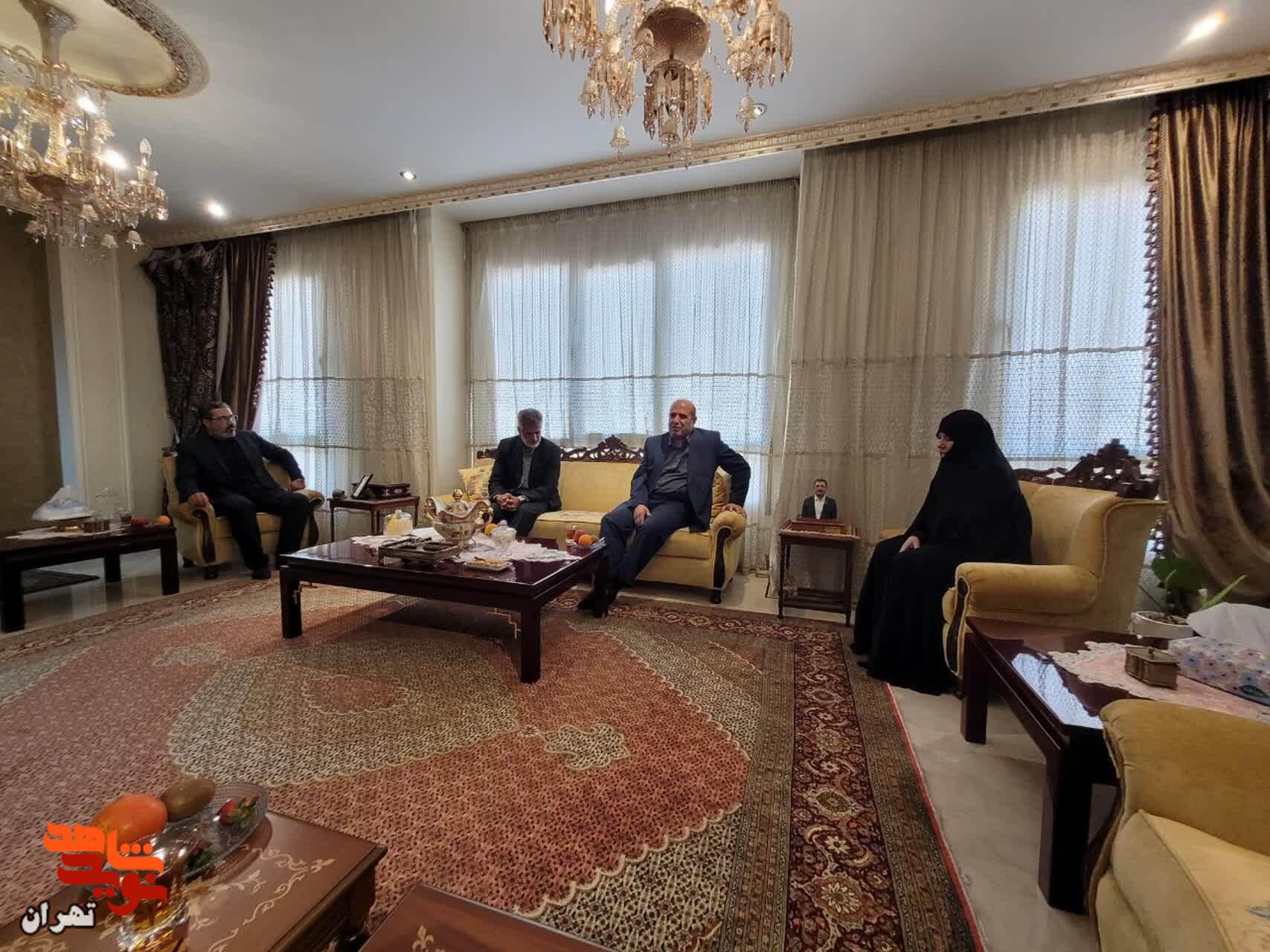 دیدار مدیرکل بنیاد شهید تهران بزرگ با خانواده شهید دکتر علیرضا بیات دیدار مدیرکل بنیاد شهید تهران بزرگ با خانواده شهید دکتر علیرضا بیات