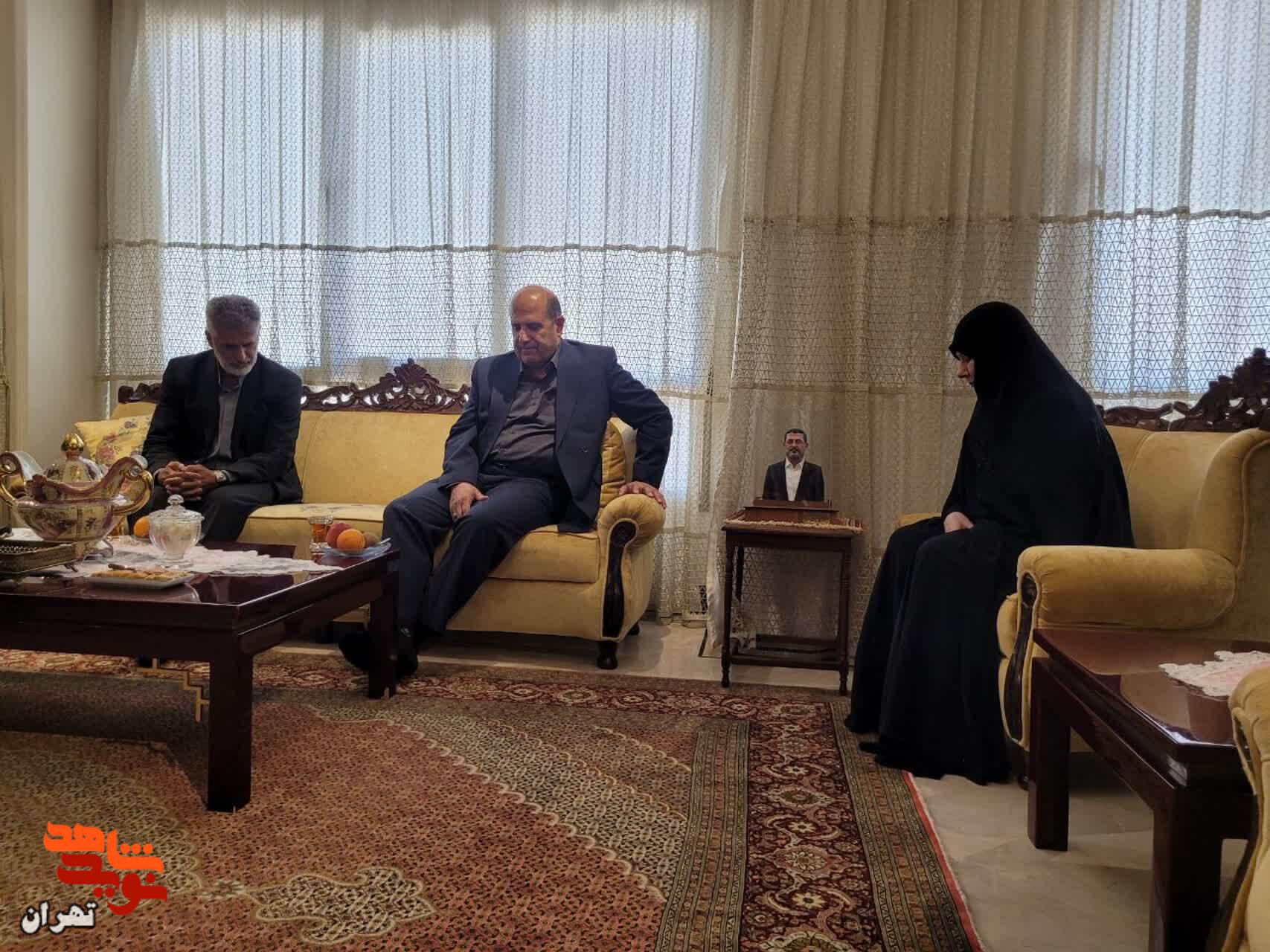دیدار مدیرکل بنیاد شهید تهران بزرگ با خانواده شهید دکتر علیرضا بیات دیدار مدیرکل بنیاد شهید تهران بزرگ با خانواده شهید دکتر علیرضا بیات